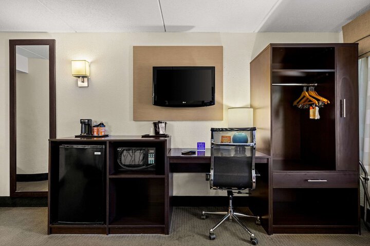Room 19 of 33