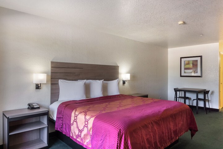 Room 26 of 32
