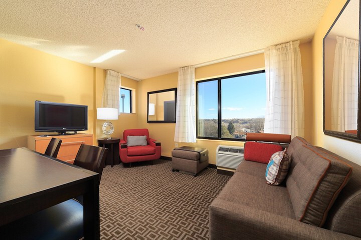 Room 11 of 27