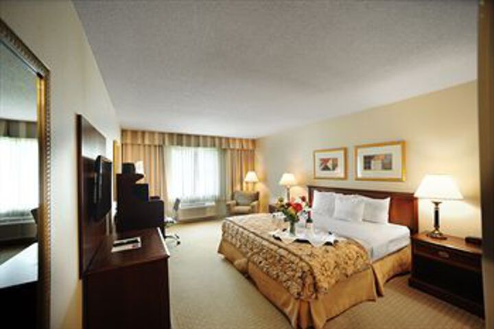 435 Overland Park Place Hotel Closed