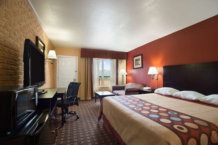 Room 18 of 34