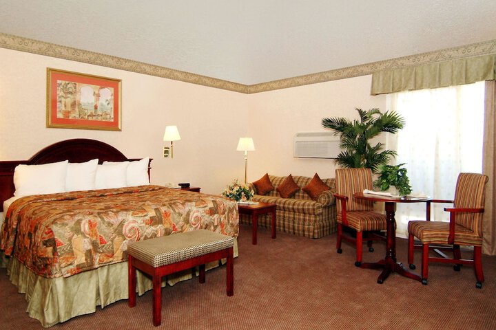 Room 9 of 25