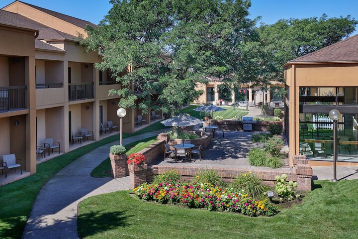 Courtyard by Marriott Detroit Dearborn