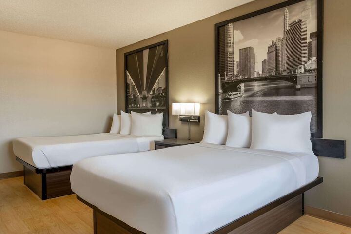 Super 8 by Wyndham Clinton