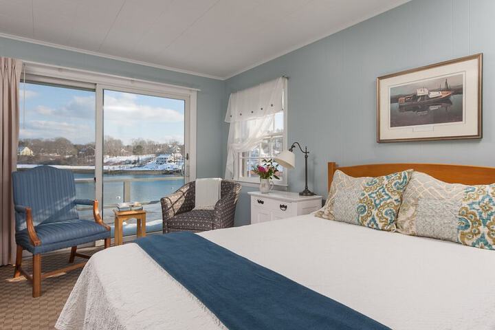 Dockside Guest Quarters & Restaurant
