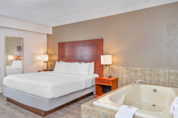 Comfort Inn & Suites Thousand Islands Harbour District