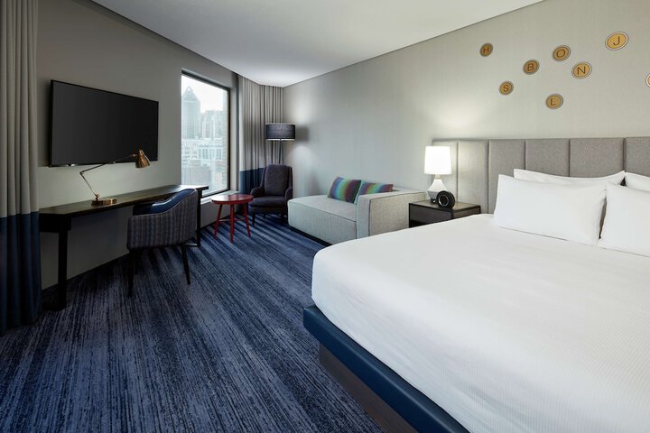 Room 30 of 102