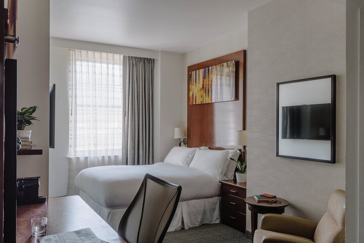 Room 27 of 38