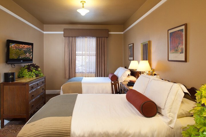 Room 19 of 38