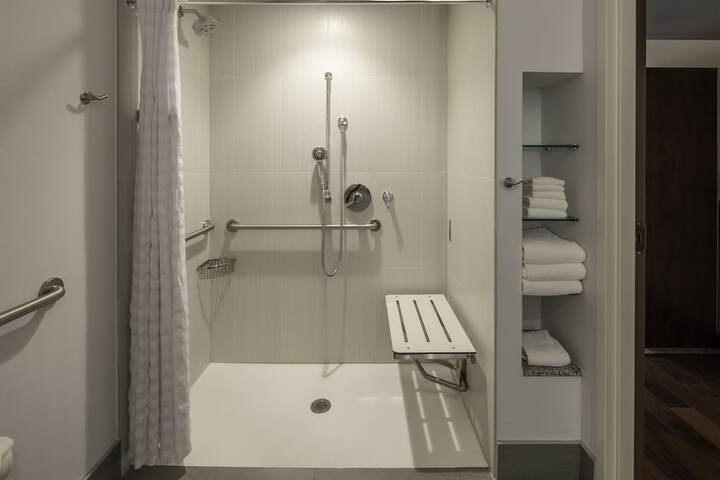 DoubleTree by Hilton Pittsburgh - Cranberry