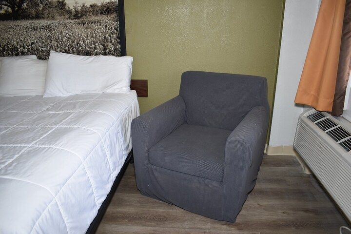 Room 61 of 80