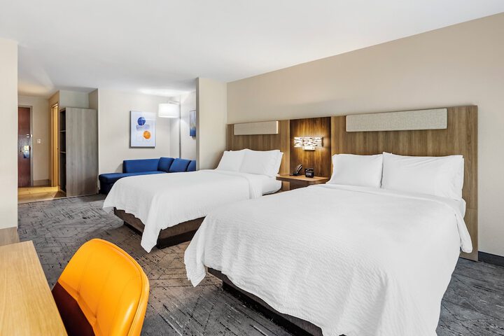 Room 18 of 28
