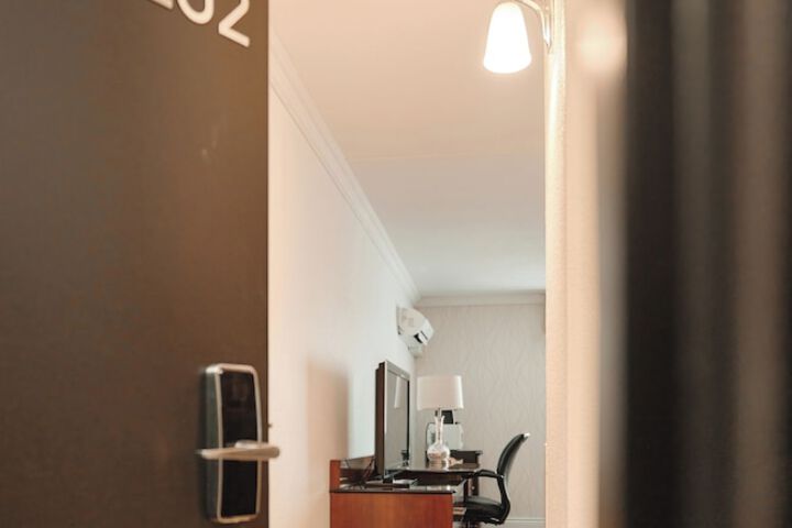 Room 45 of 127
