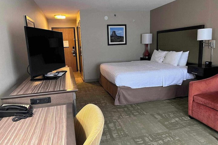 Summit Suites