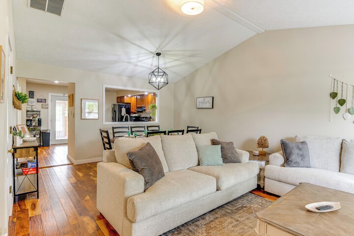 14 Mi to Dtwn Indy: Family Gem w / Yard