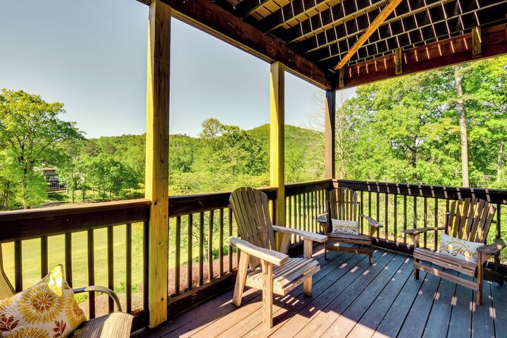 Balcony & Golf Course View! Condo at Kingwood