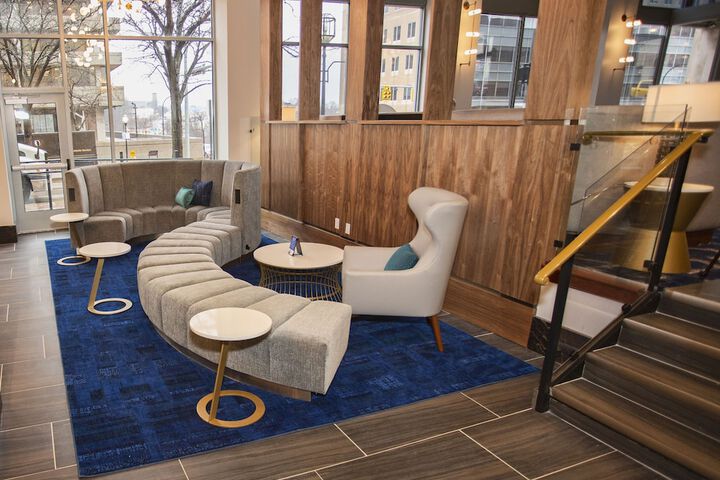 BLU-Tique Akron, a Tribute Portfolio Hotel