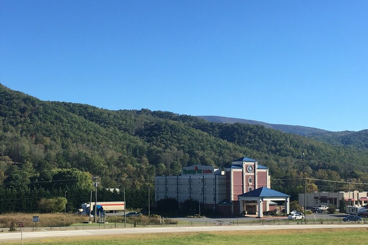 Mountain Inn & Suites