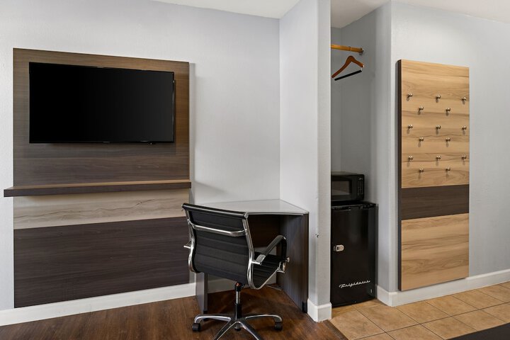 Room 15 of 30