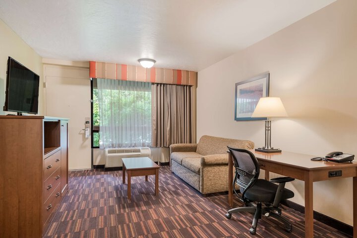 Room 19 of 34
