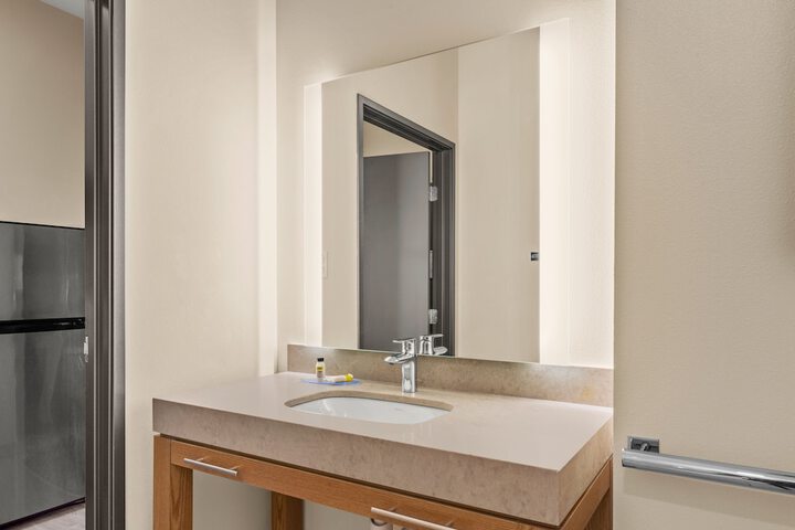 Room 15 of 28
