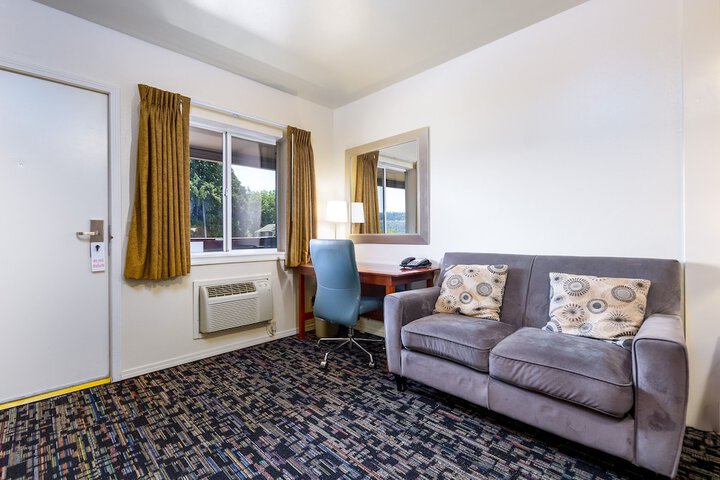 Riverview Lodge