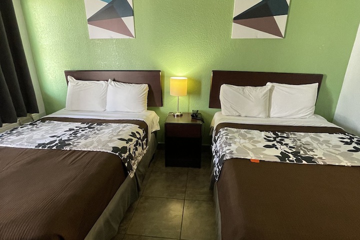 Room 11 of 19