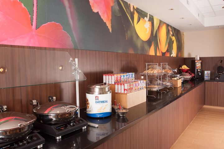 Breakfast/Coffee Service 29 of 34