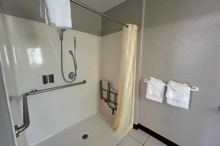 Room 5 of 28