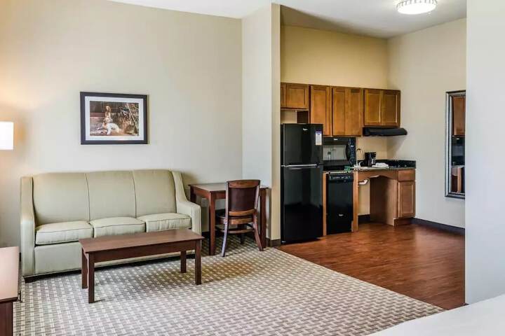 MainStay Suites Hackberry Sportsmans Lodge