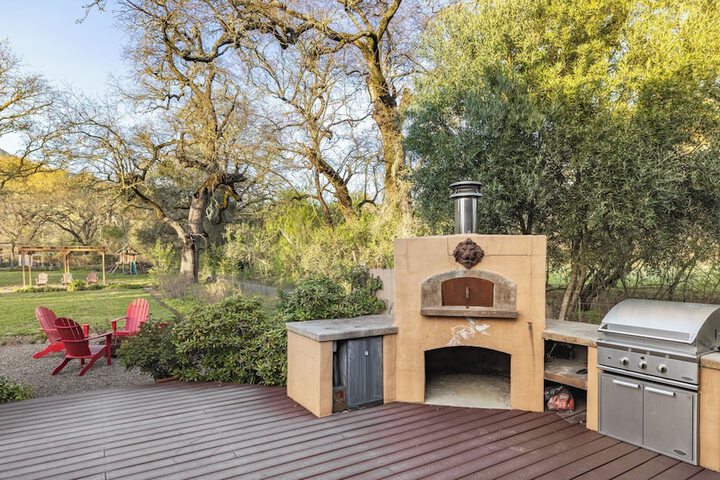 Valley of the Moon by Avantstay Tranquil Escape Large Yard w / Hot Tub & Fire Pit