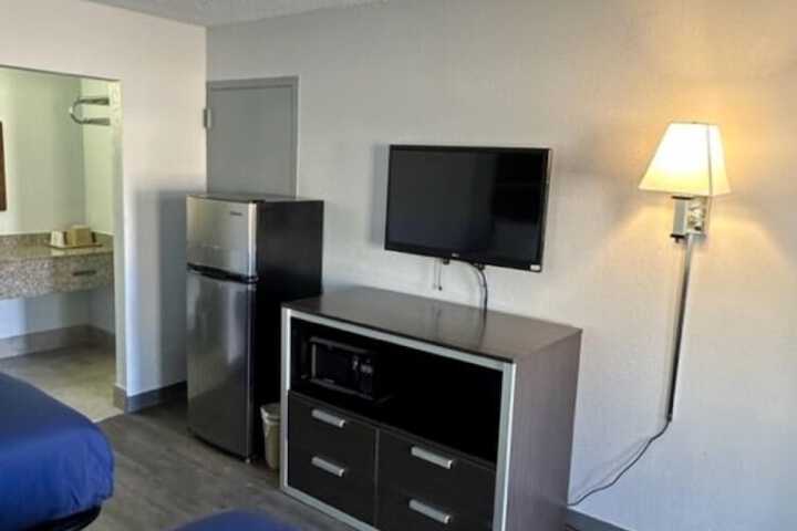 Room 10 of 12