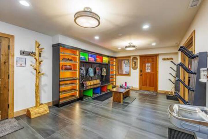 Luxury Family Cabin at Summit West