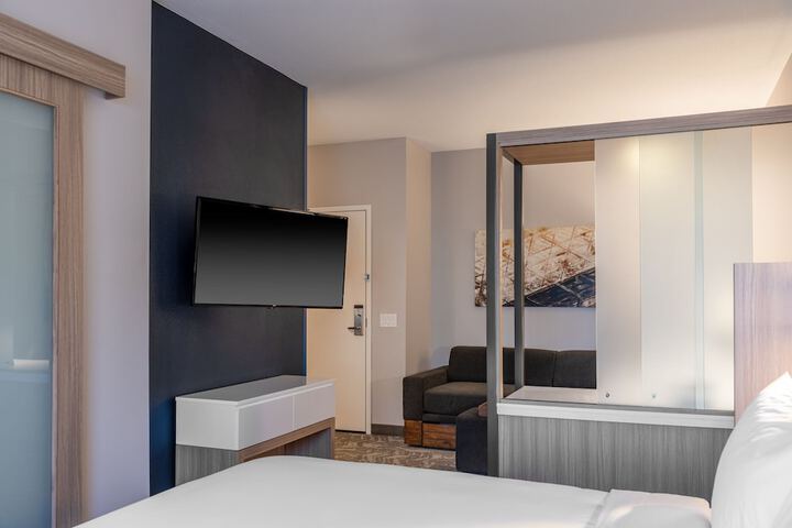 Room 11 of 36
