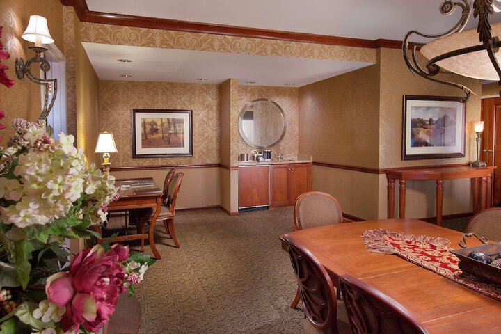 Room 15 of 33
