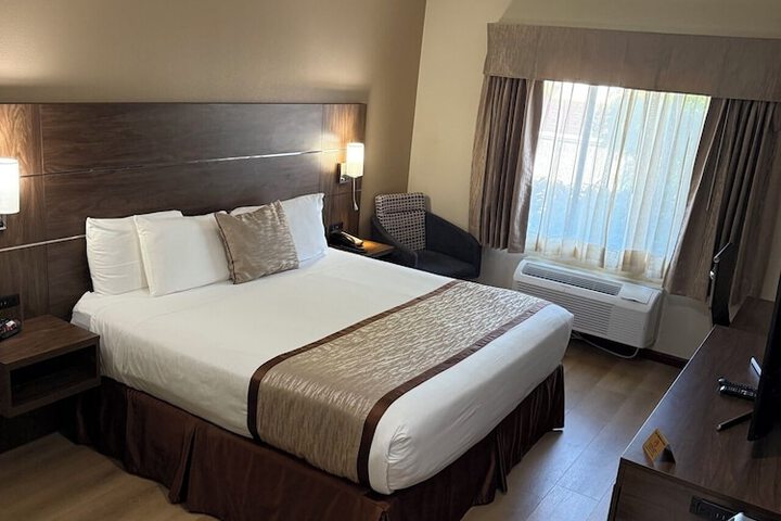 Evergreen Inn and Suites