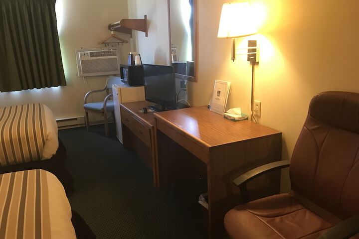 Room 6 of 13