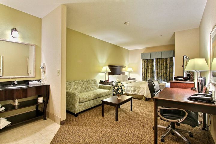 Magnolia Inn & Suites Savannah Airport