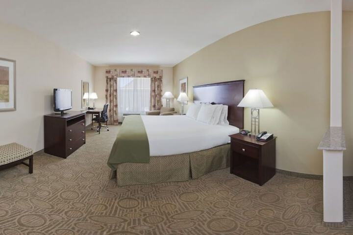 Holiday Inn Express Hotel & Suites Brownfield by IHG