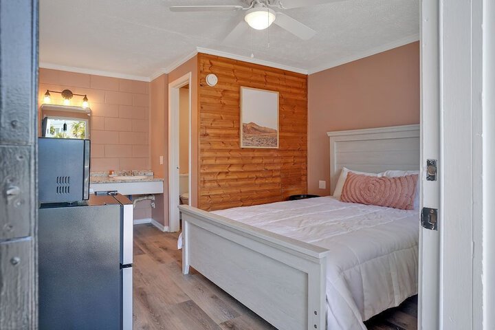 Room 42 of 164
