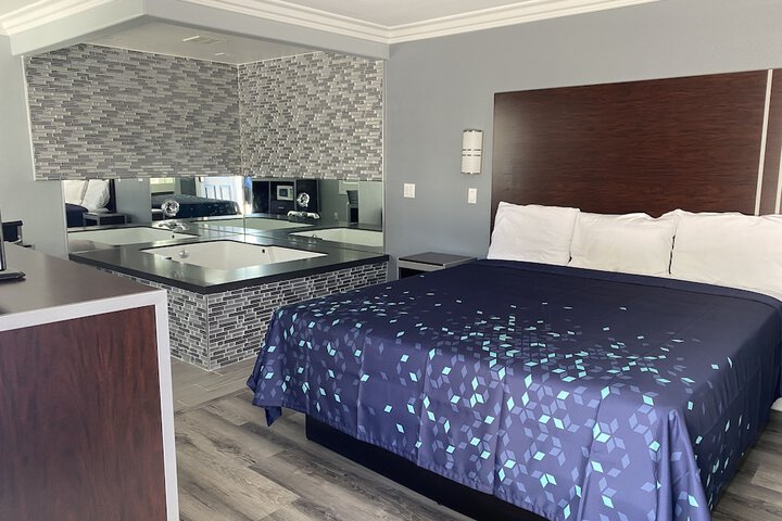 Room 17 of 30