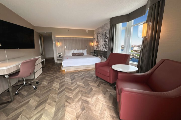 Room 51 of 79