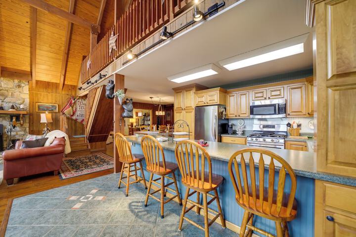 Robbinsville Vacation Rental w / Covered Balcony