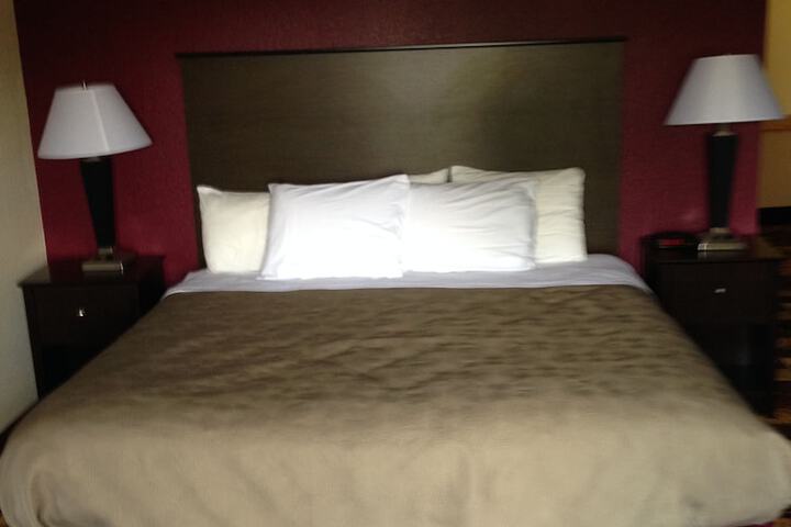 AmericInn by Wyndham Elkhorn Near Lake Geneva