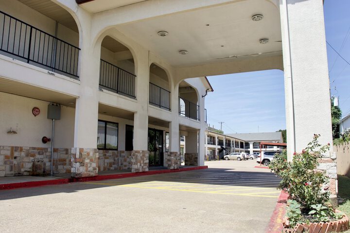 Hotel 8 of 27