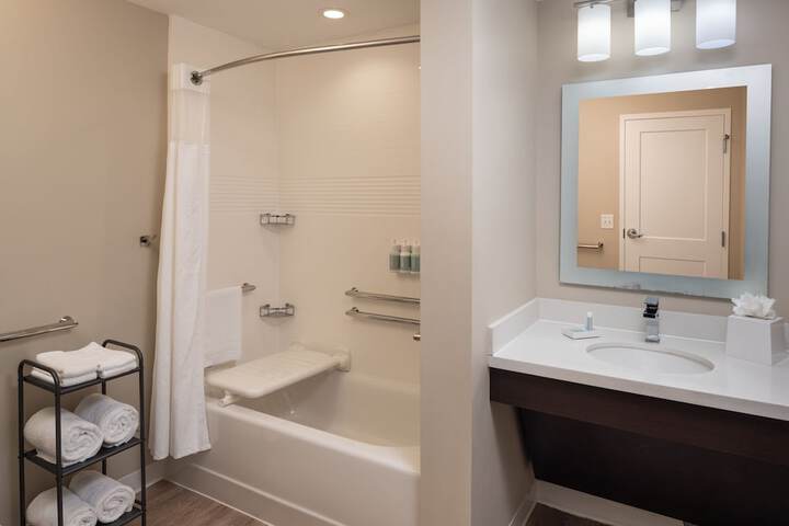 Room 15 of 38