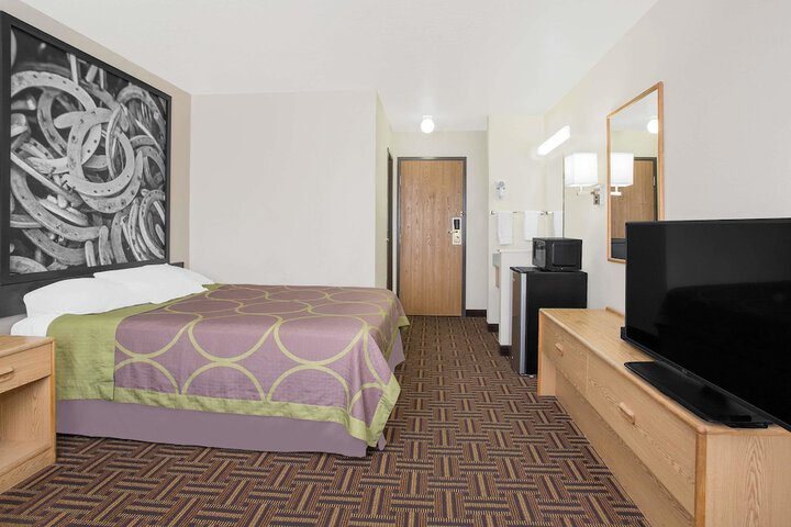 Room 8 of 19