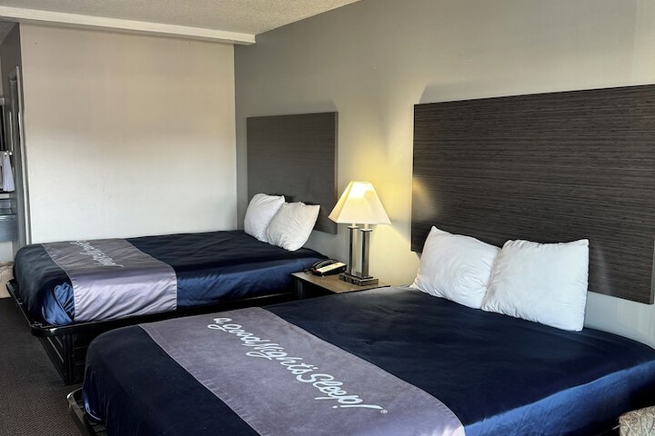Room 28 of 47