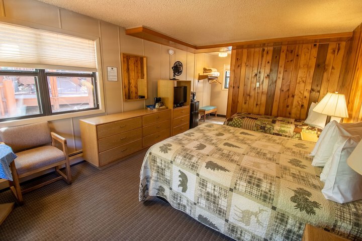 Room 200 of 261