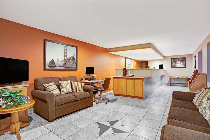 Super 8 by Wyndham Albany / Corvallis